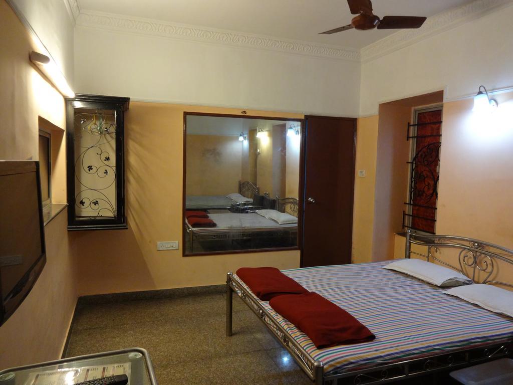 Central Guest House Calcutta Eksteriør billede